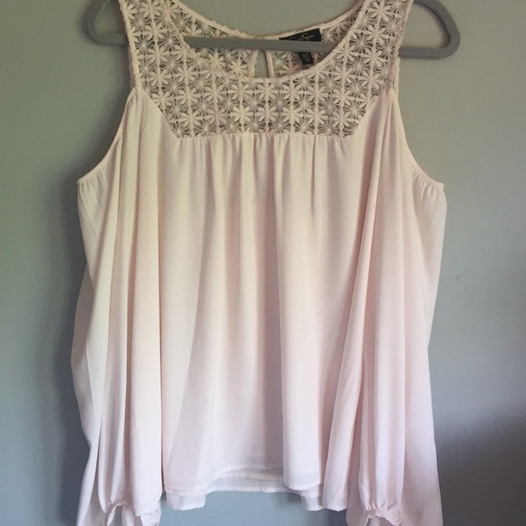 Jessica Simpson Tops - Jessica Simpson cold shoulder blouse